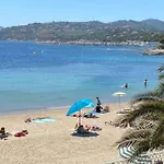 Climatise Avec Terrasse Et Apercu - Golf De St Tropez *
