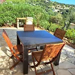 Climatise Avec Terrasse Et Apercu - Golf De St Tropez *