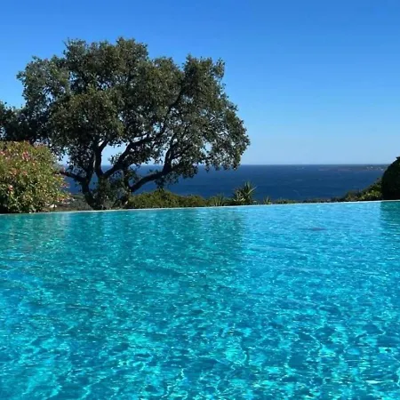 Climatise Avec Terrasse Et Apercu - Golf De St Tropez *