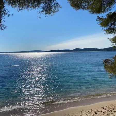 Climatise Avec Terrasse Et Apercu - Golf De St Tropez Apartman *