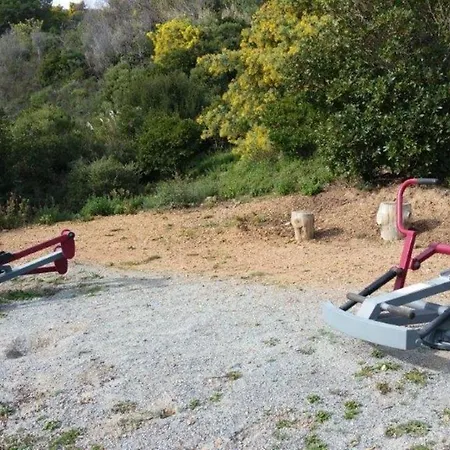 Climatise Avec Terrasse Et Apercu - Golf De St Tropez *