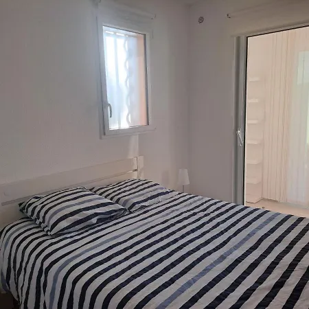 Climatise Avec Terrasse Et Apercu - Golf De St Tropez Apartman