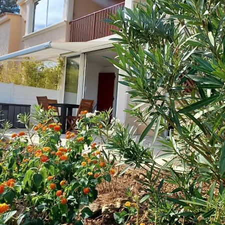 Climatise Avec Terrasse Et Apercu - Golf De St Tropez Apartman