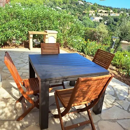 Climatise Avec Terrasse Et Apercu - Golf De St Tropez *